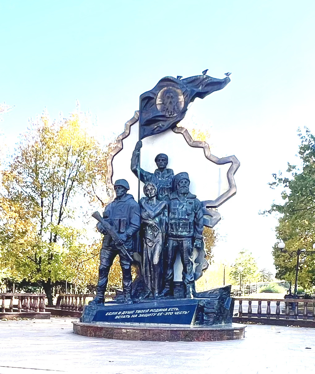 «Пусть множатся мужество и правда этой героической земли»: Юрий Жекотов посетил Донбасс в рамках проекта «Литературные резиденции»