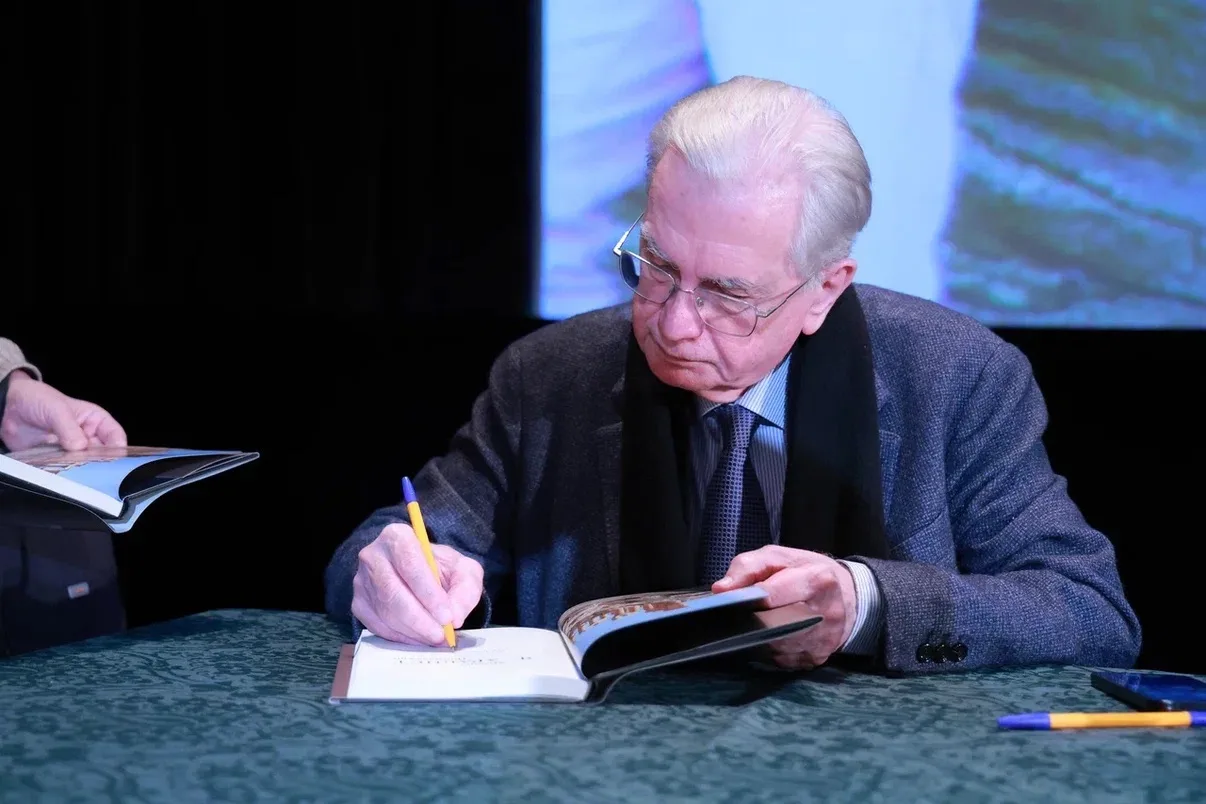 Разговор о культуре, искусственном интеллекте и новых книгах: чем запомнилась творческая встреча с Михаилом Пиотровским в ЦДЛ