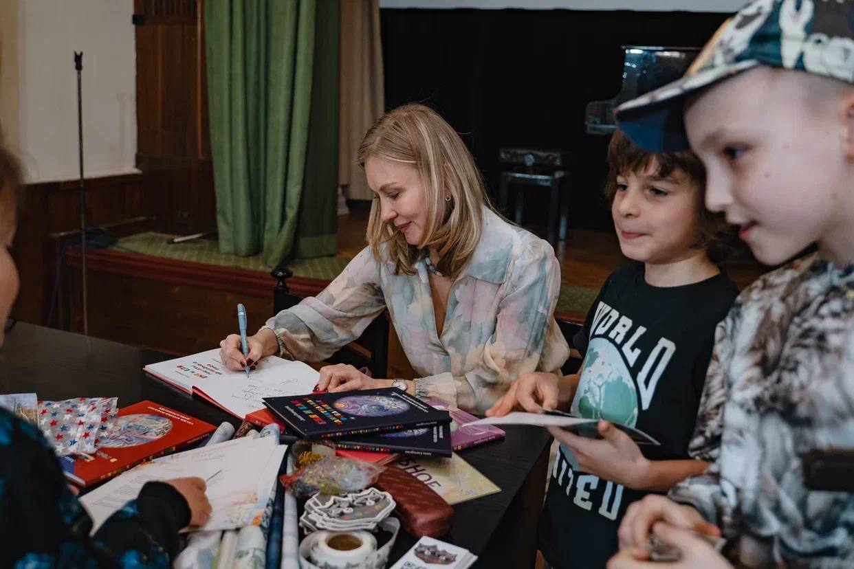 «Это не клуб писателей, это клуб читателей»: как прошло открытие Детского книжного клуба СПР в ЦДЛ