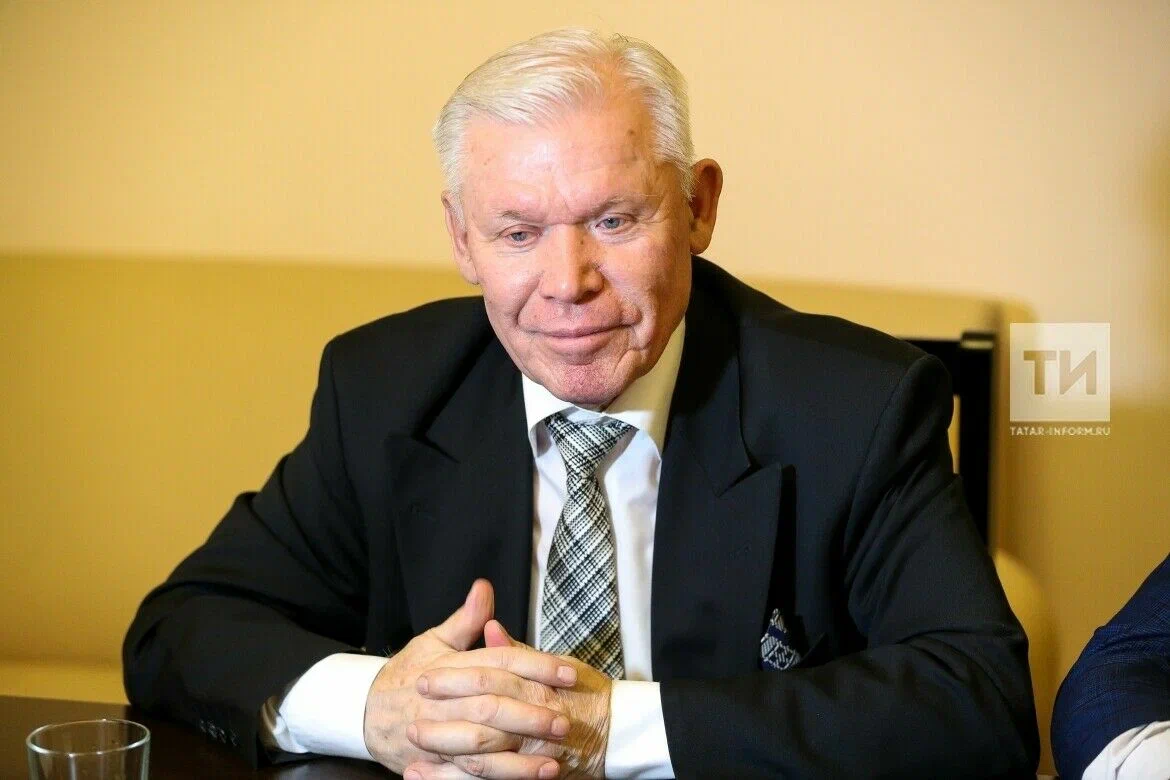 Ренат Магсумович  Харис