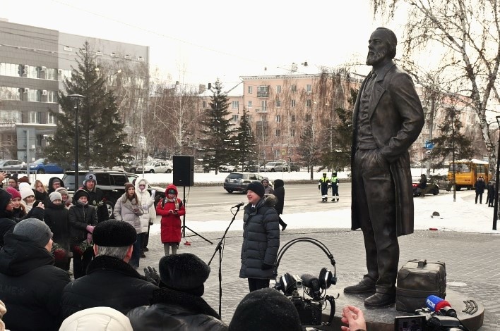 В Барнауле открыли памятник Фёдору Достоевскому