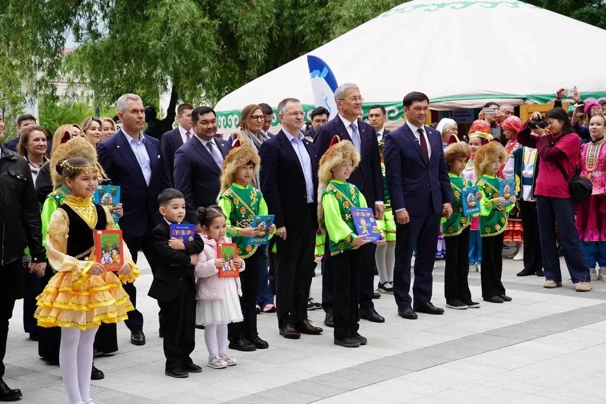«Без чтения человек проиграет искусственному интеллекту»: В.Мединский на открытии международной книжной ярмарки «Китап-Байрам» в Уфе