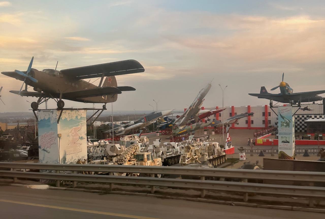 «Хотел своими глазами увидеть, что там происходит»: писатель Алексей Куренёв побывал в ЛНР в рамках «Литературных резиденций»