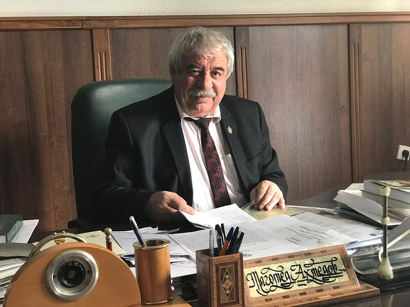 Народный поэт России: к 70-летию Магомеда Ахмедова