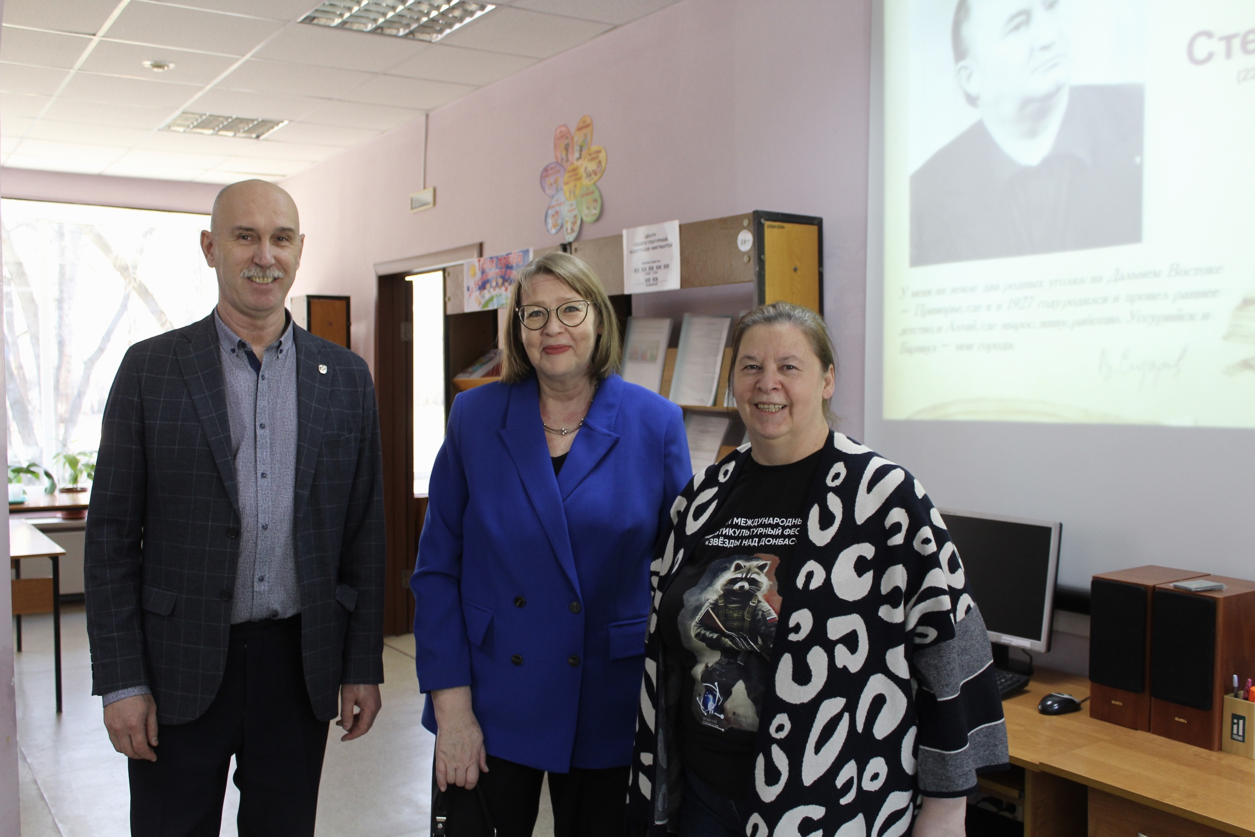 Алтайской библиотеке присвоено имя писателя Виктора Степановича Сидорова 