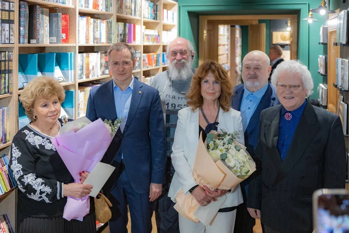 В штаб-квартире Союза писателей России прошло торжественное вручение членских билетов нового образца СПР