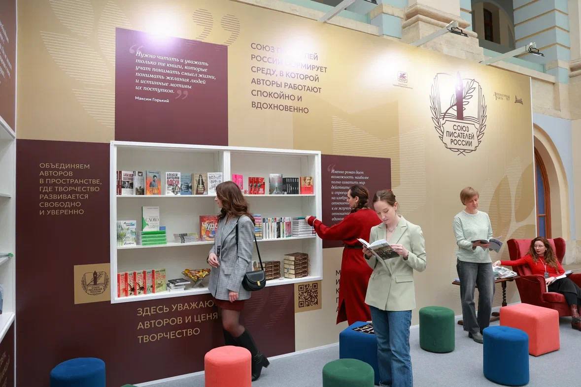 Стенд СПР на ярмарке non/fictio№ - в центре внимания.