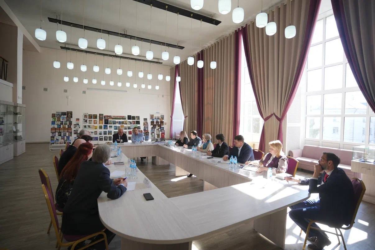 Владимир Мединский провел рабочую встречу с Костромским  региональным отделением Союза писателей России