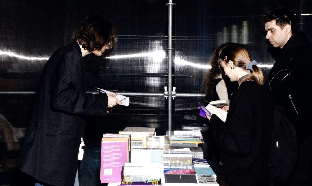 «Разворот» в заливе: как Петербург обретает новый книжный ритуал