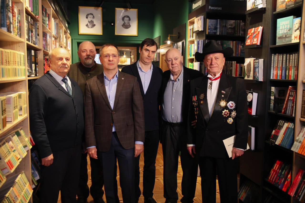 В Союзе писателей России вручили новые членские билеты